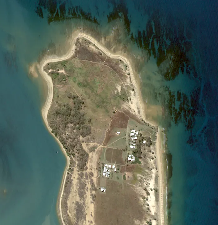 Very high-resolution KOMPSAT imagery (KARI / SI Imaging Services) over Gladstone showing industrial detail.