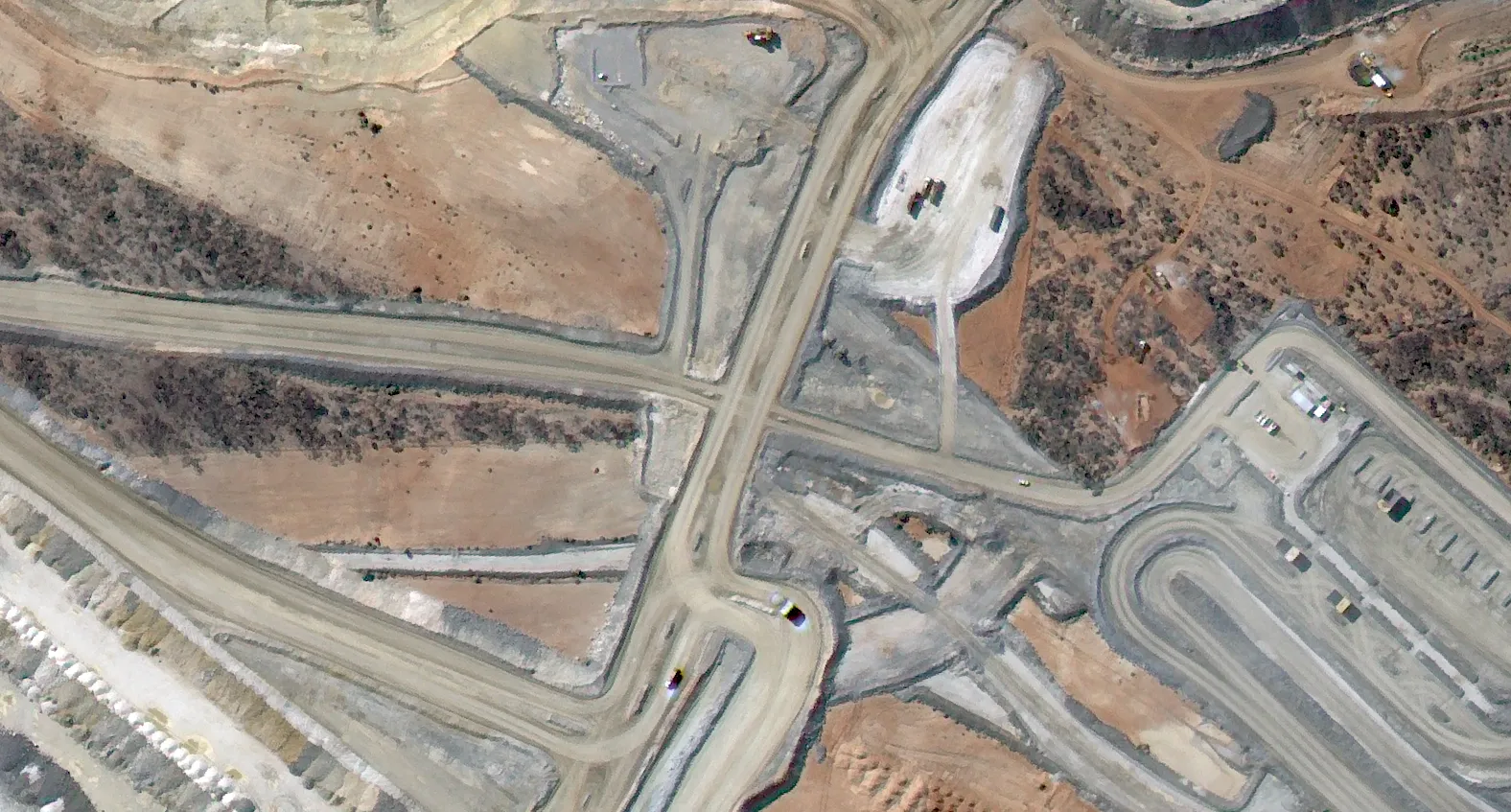 KOMPSAT very‑high‑resolution image over a mine site (2024) showing haul roads and benches.
