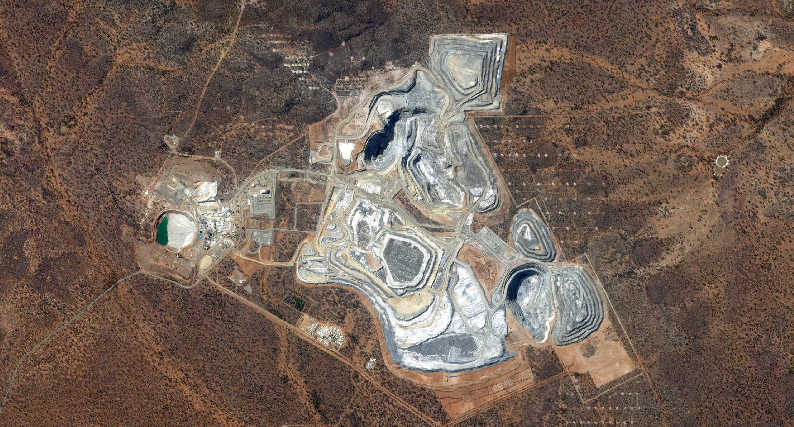 Mine site overview at high resolution in 2024 showing pits, roads and waste rock dumps.