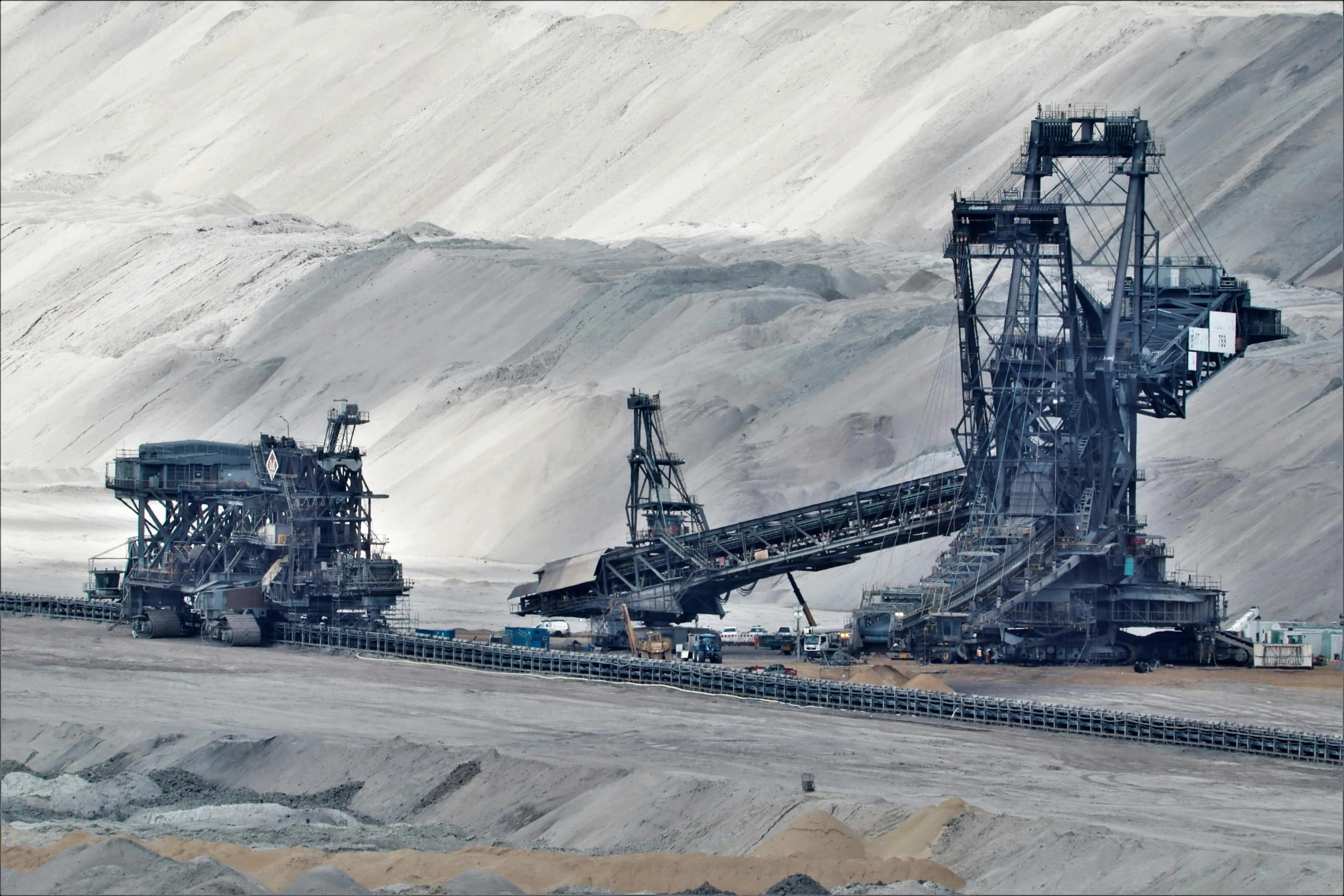 Material handling and conveyor line at an operational mine site